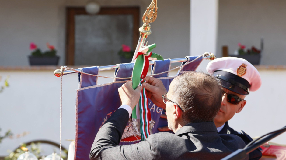Fontaneto d'Agogna, conferita la medaglia d'oro al merito civile - foto